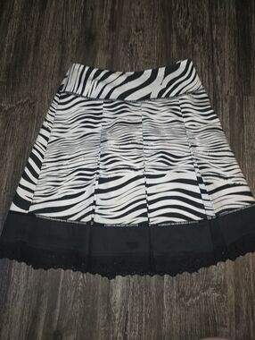 Worthington Black and White Zebra-Print Skater Skirt Sz 8